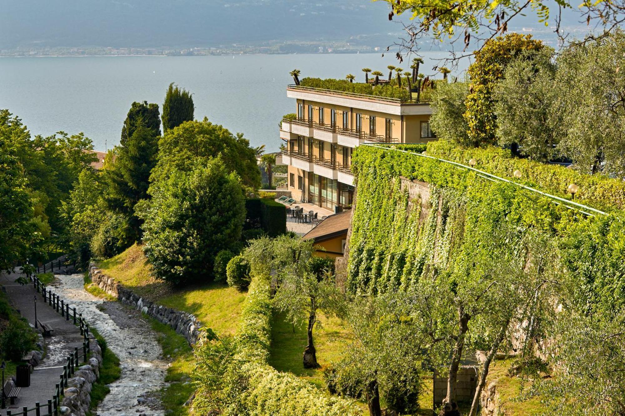 Hotel Royal Village Limone sul Garda Extérieur photo