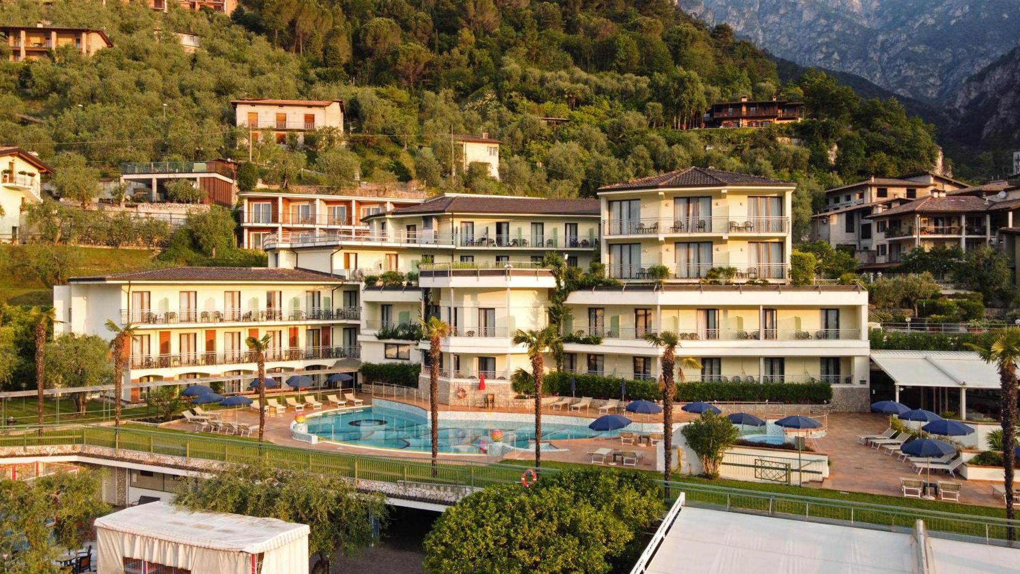 Hotel Royal Village Limone sul Garda Extérieur photo