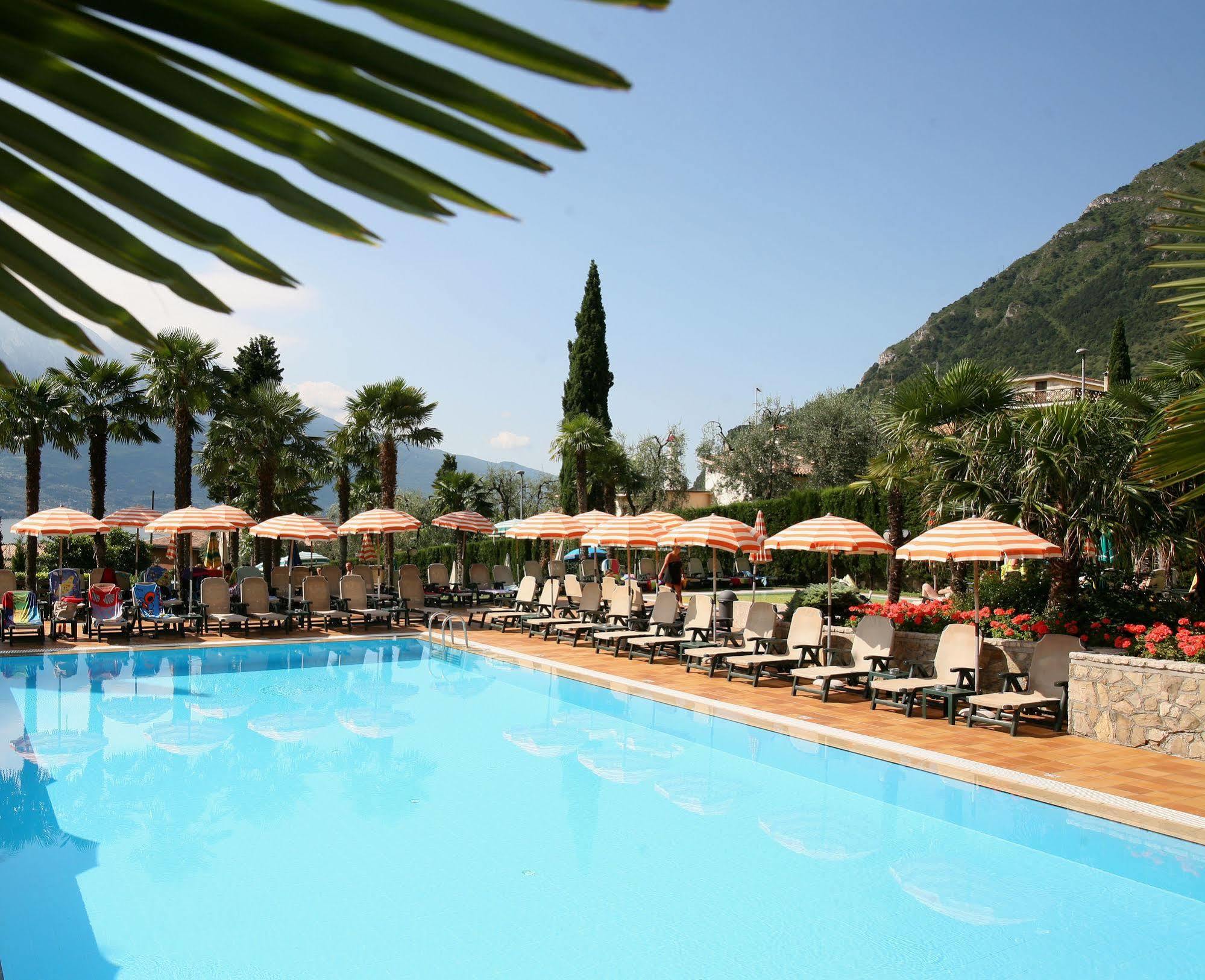 Hotel Royal Village Limone sul Garda Extérieur photo