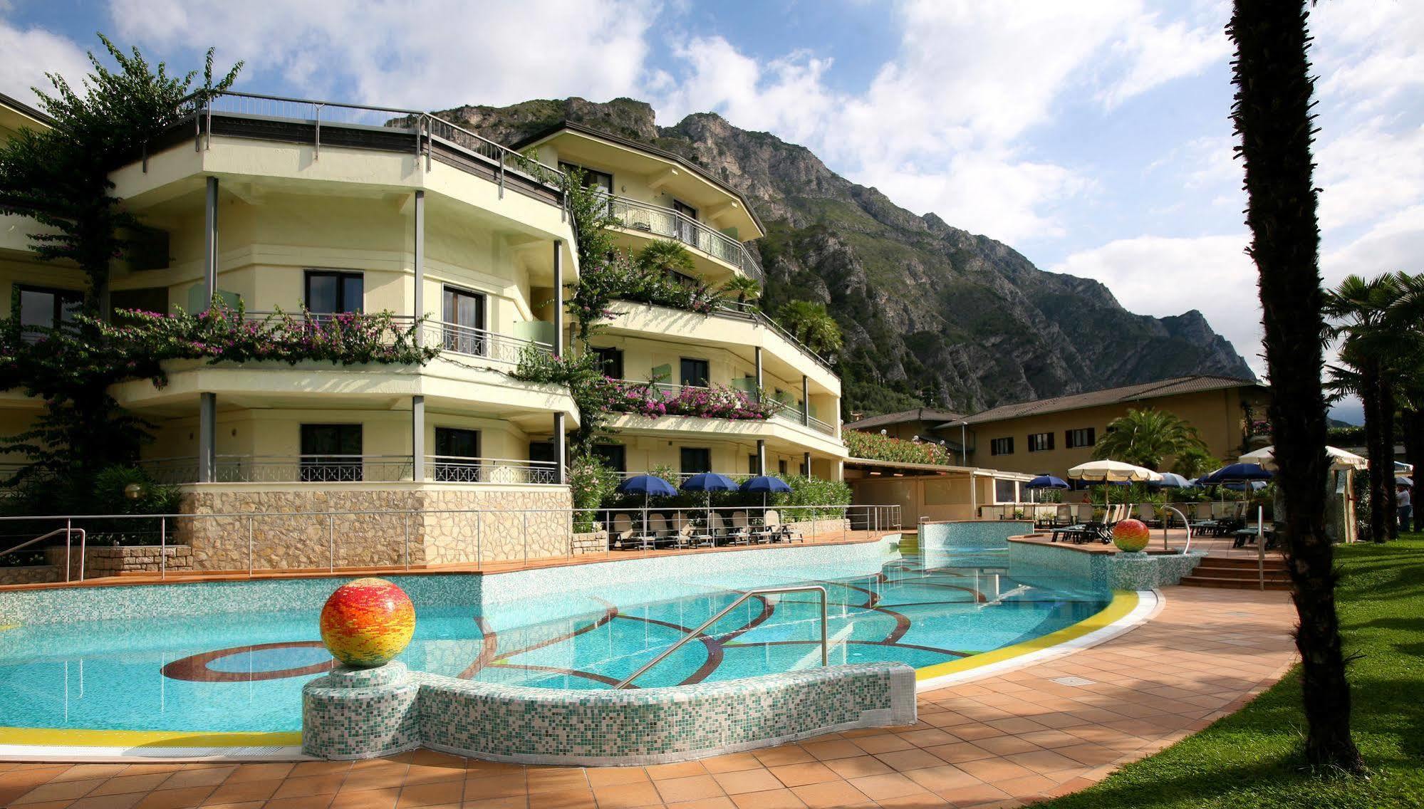 Hotel Royal Village Limone sul Garda Extérieur photo